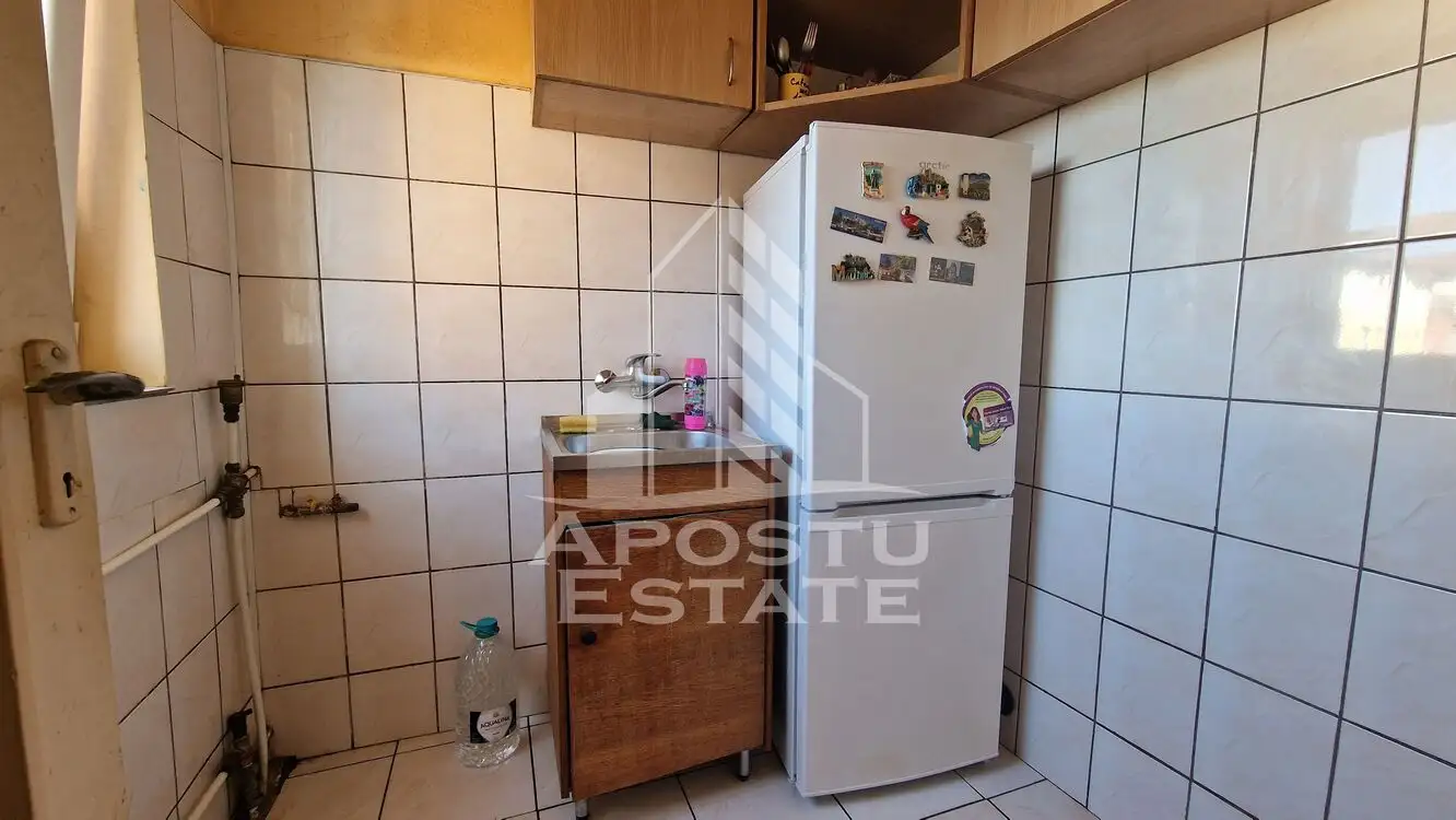 Apartament cu o camera, etaj intermediar, zona Lipovei