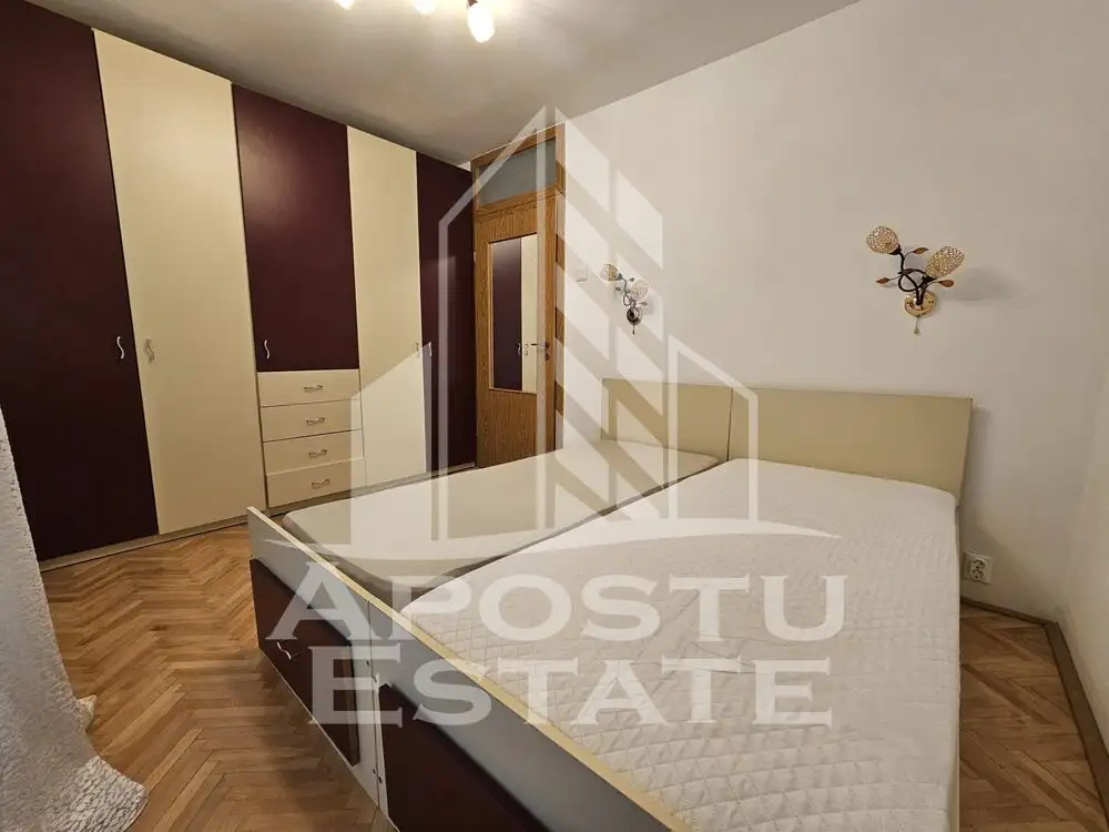 Apartament 4 camere,  decomandat, 2 bai, Zona Complex Studentesc