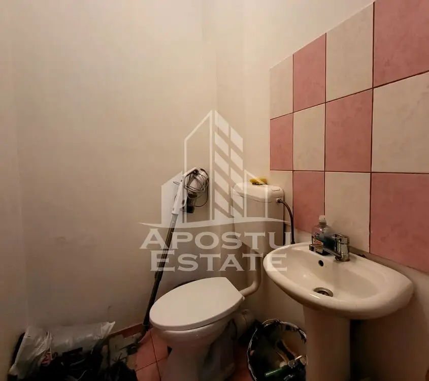 Apartament cu 3 camere si 2 bai, centrala proprie, zona Aradului