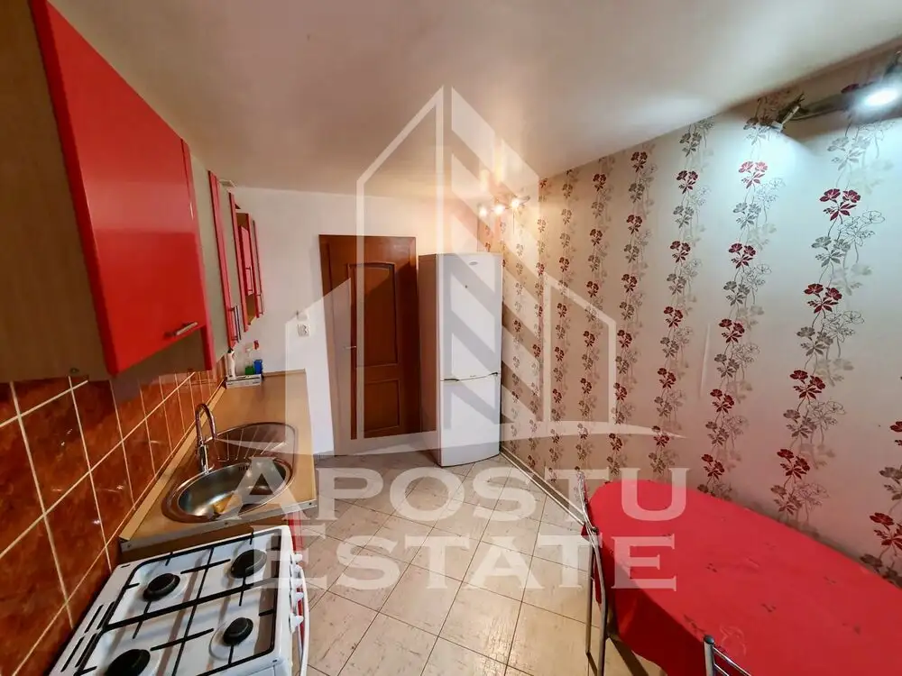 Apartament cu 4 camere decomandat, zona Dambovita