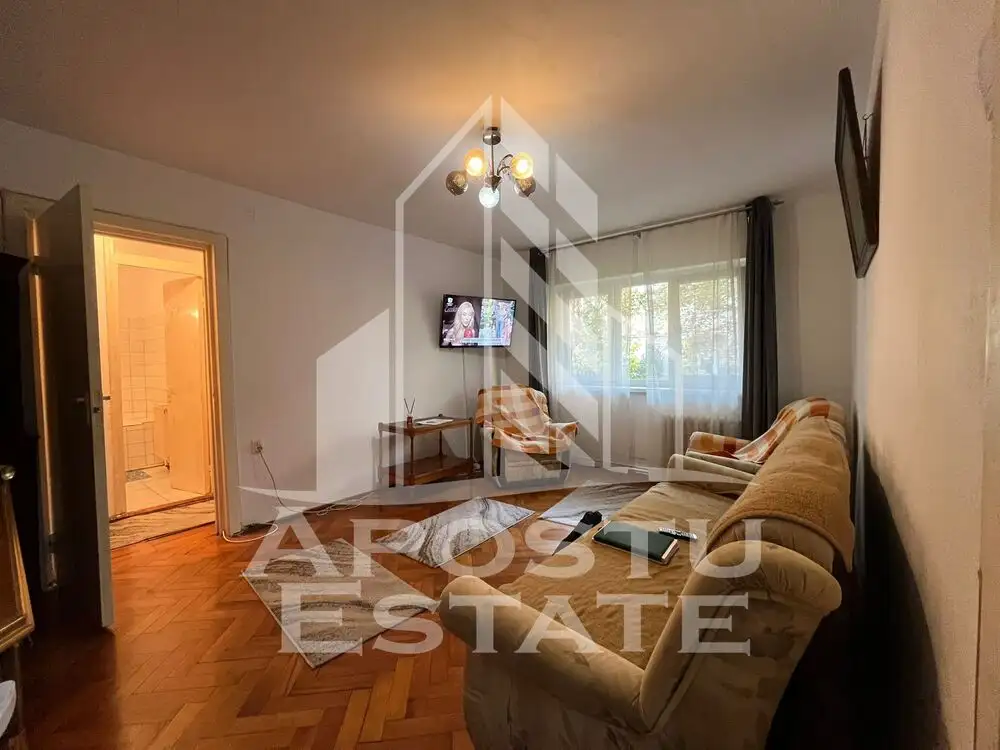 Apartament cu 2 camere, semidecomandat, centrala proprie