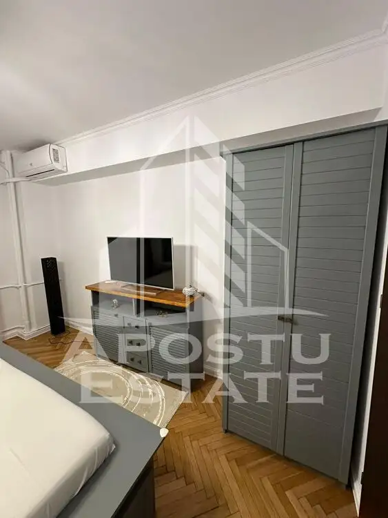 Apartament 2 camere, etaj intermediar decomandat in Piata Unirii