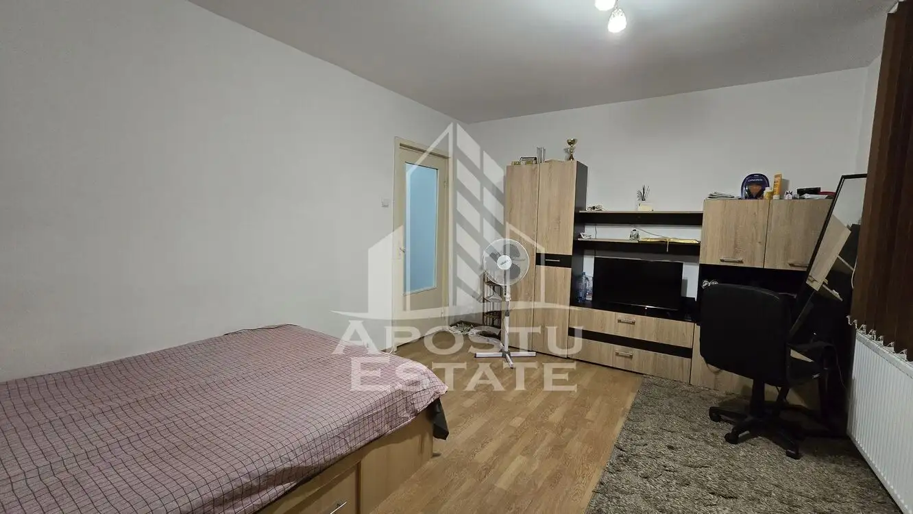 Apartament decomandat cu o camera, centrala proprie, zona Lipovei