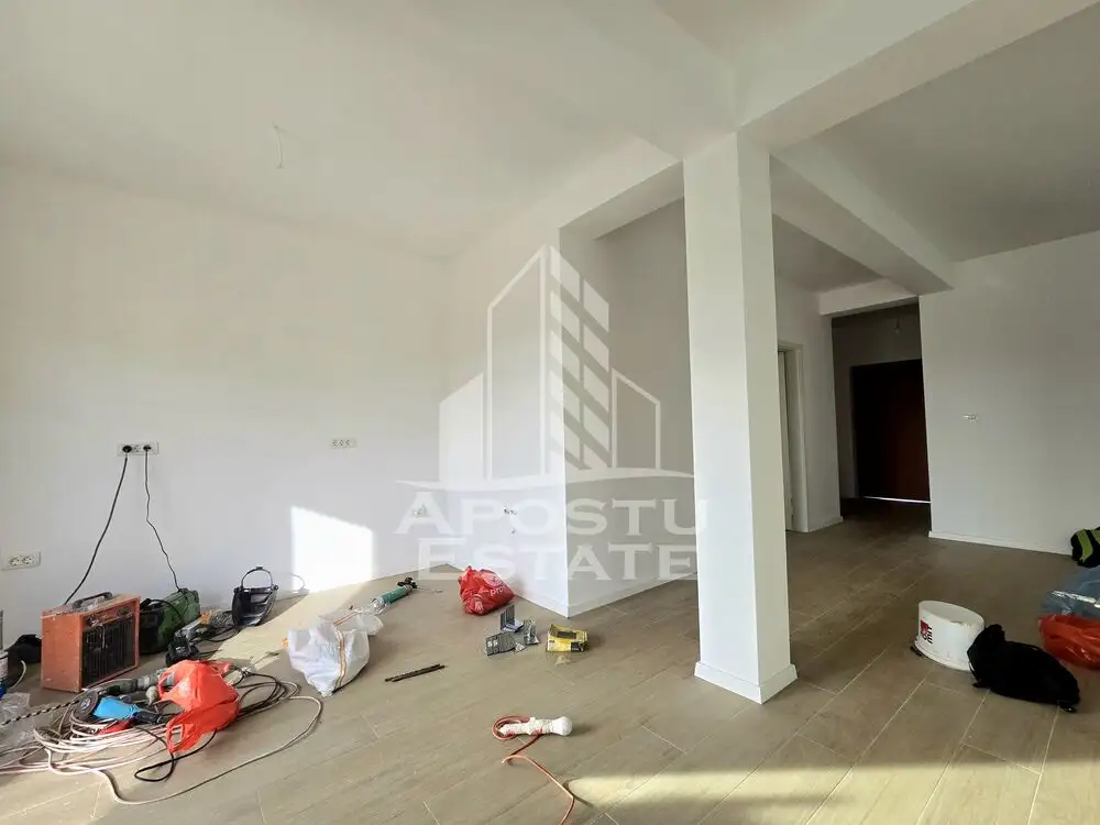 Jumatate de duplex pe parter cu 3 camere, 2 bai si terasa, Sag