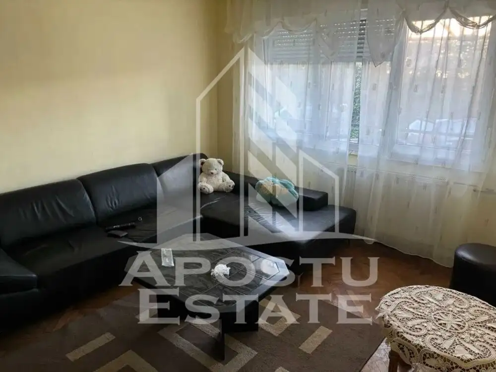 Apartament cu 2 camere, confort 1 , situat pe Bulevardul  Dragalina