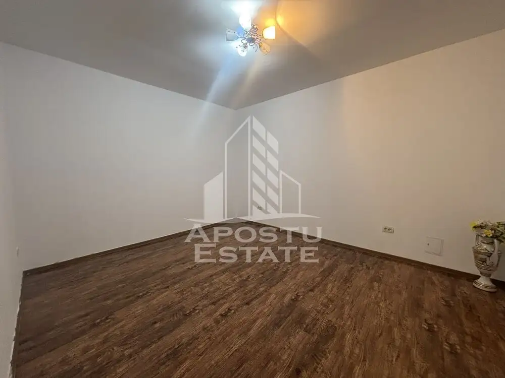 Apartament cu 2 camere la curte comuna, centrala termica, boxa de 50mp