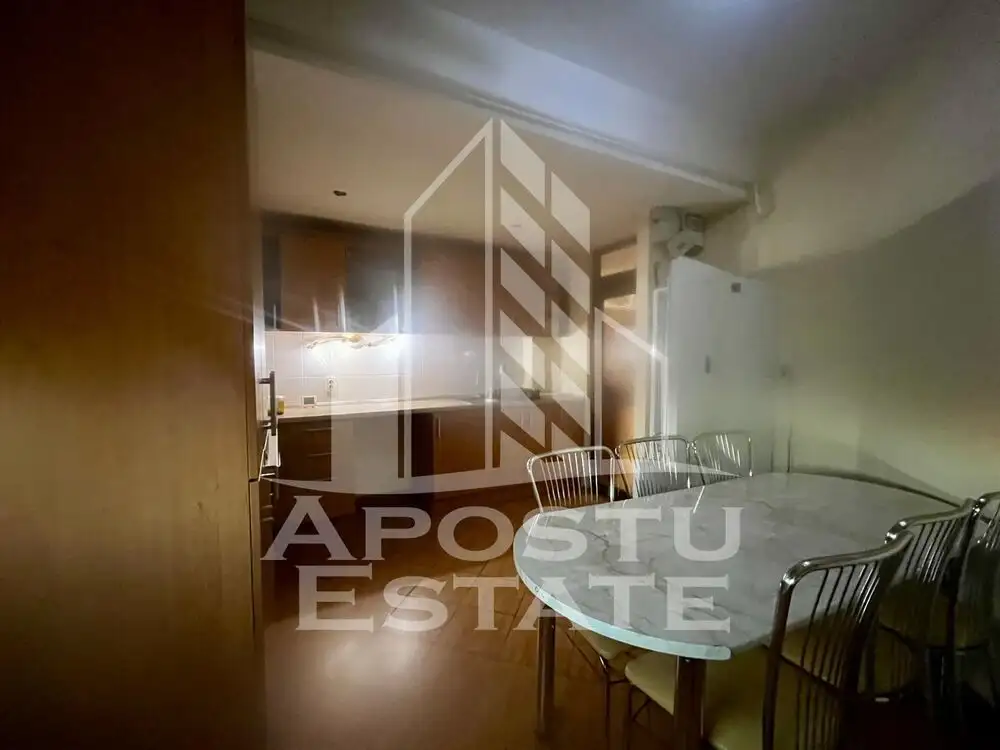 Apartament 4 camere, decomandat,centrala proprie,zona Aradului