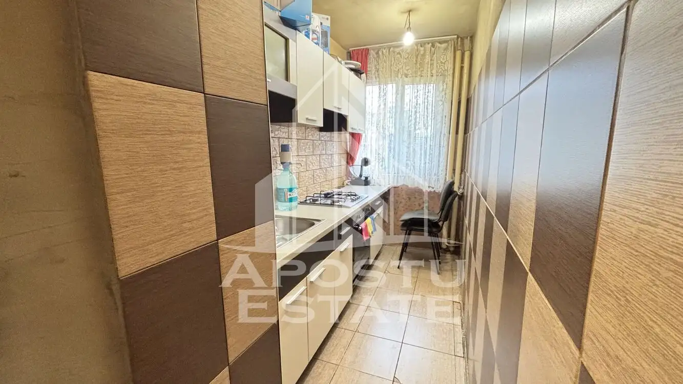 Apartament cu 3 camere, etaj intermedier, Zona Spitalul Judetean