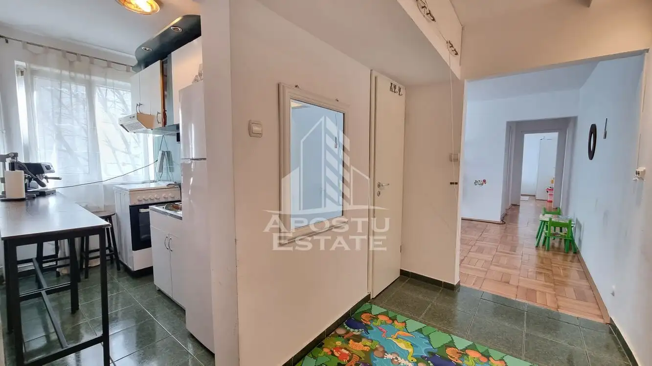 Apartament 3 camere, etaj intermediar, zona Dacia