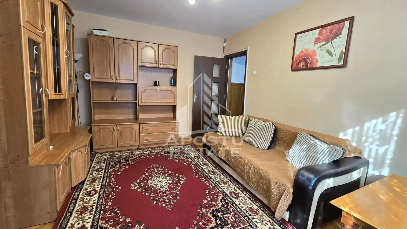 Apartament cu 2 camere, etaj 2, zona Circumvalatiunii