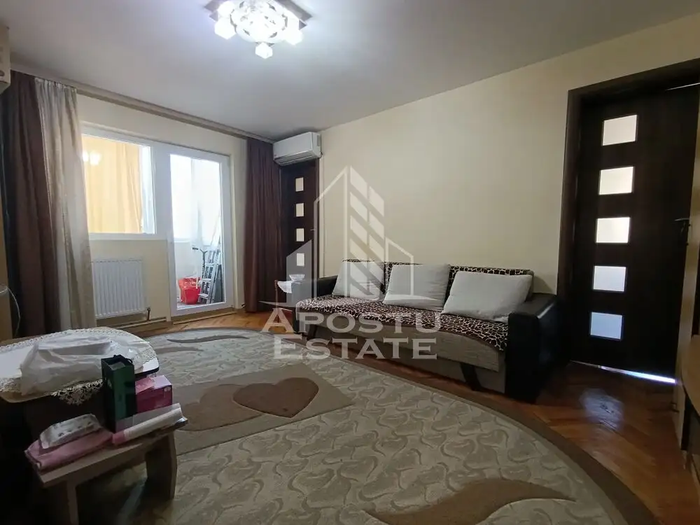 Apartament 3 camere, centrala proprie, balcon inchis, etaj 3,Dambovita