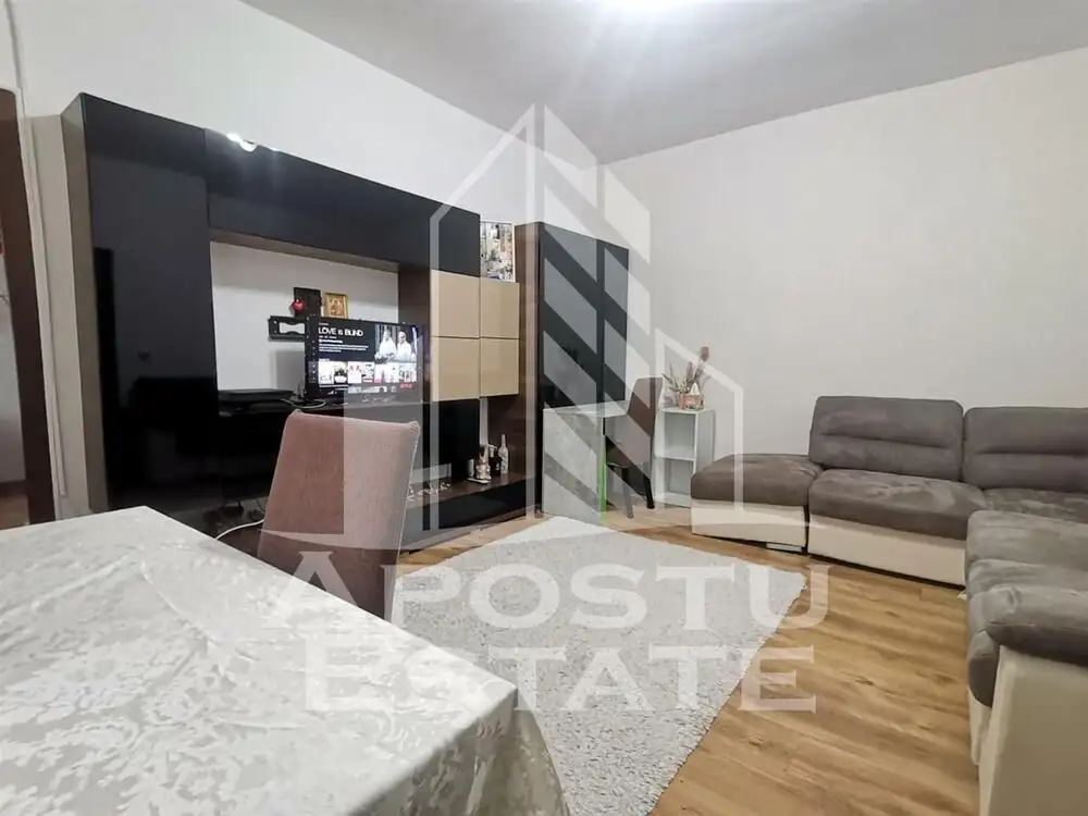 Apartament 2 camere la curte comuna, centrala proprie, Zona Traian