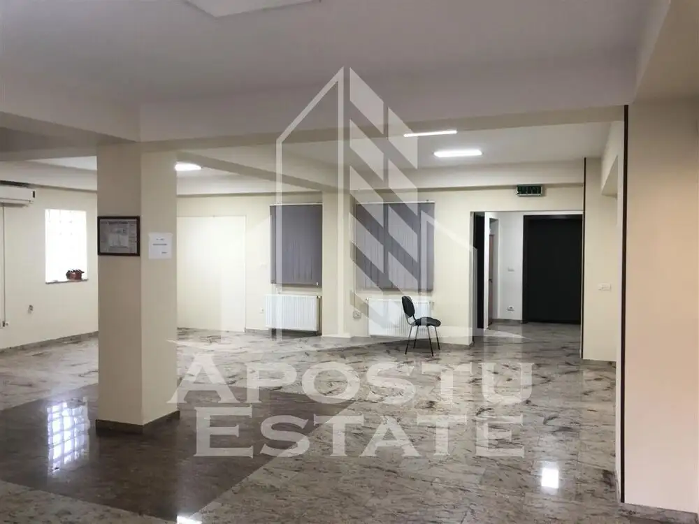 Spatiu comercial la parter, 117 mp,  Zona Girocului