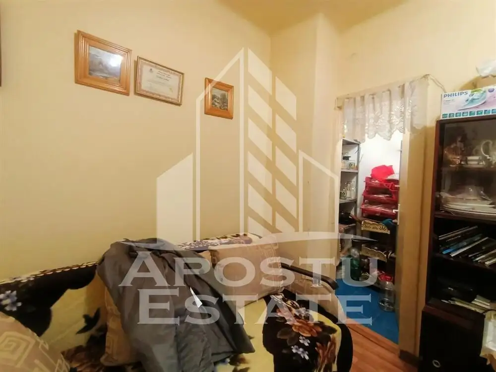 Apartament cu 2 camere, decomandate, centrala proprie in Piata Unirii