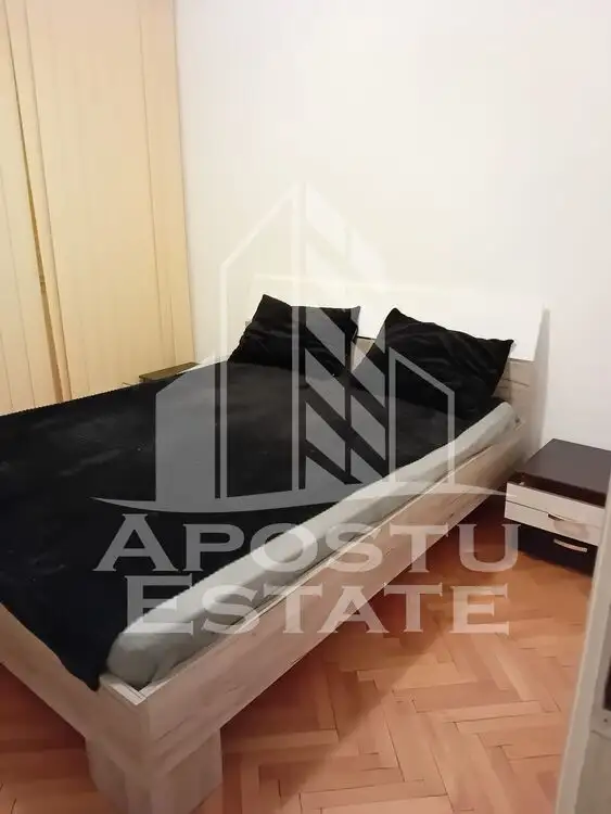 Apartament cu 3 camere, centrala proprie, zona Lipovei