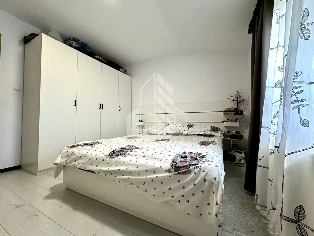 Apartament cu 3 camere, decomandat, centrala proprie, zona Sagului