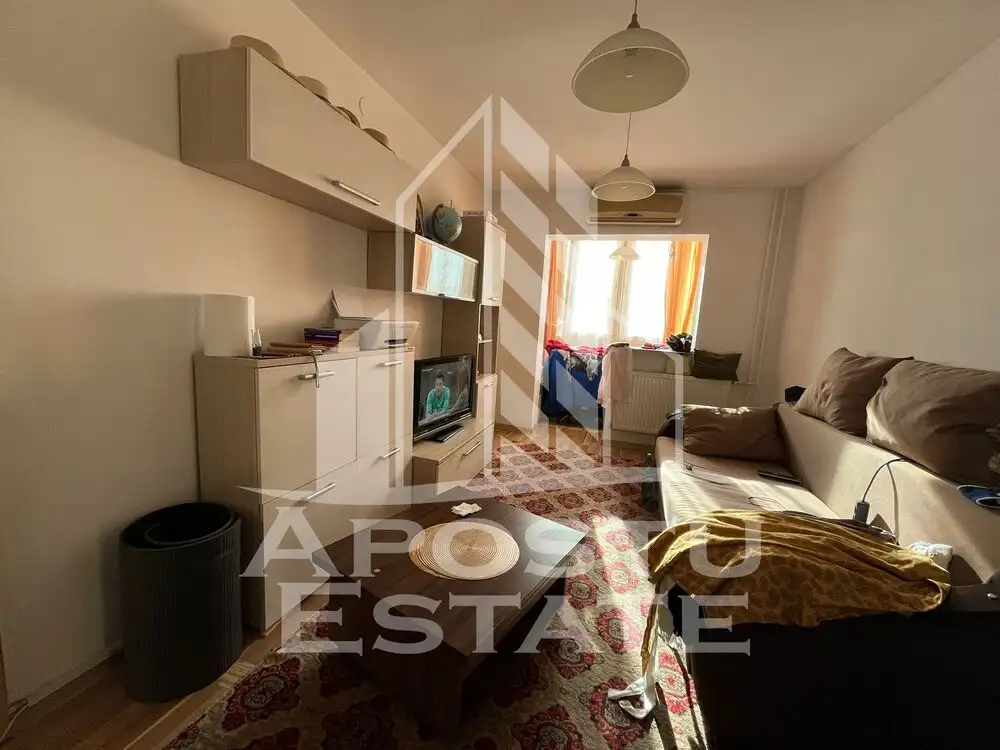 Apartament  cu 2 camere, semidecomandat , etajul 2 , Calea Sagului