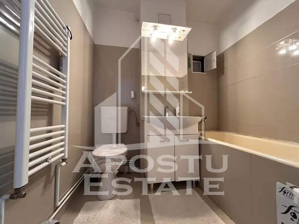 Apartament 3 camere, etaj intermediar cu centrala in Piata Marasti