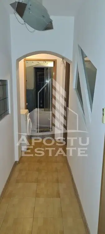 Apartament cu 3 camere, centrala proprie, zona Balcescu