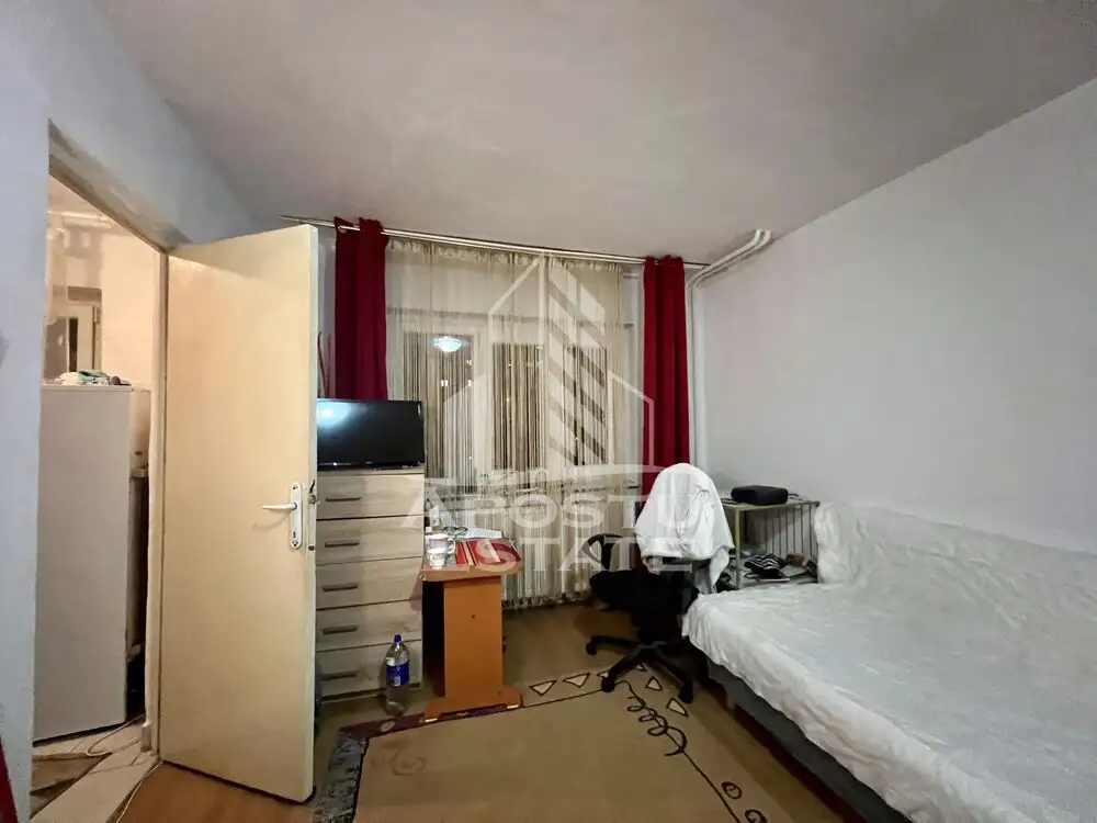 Apartament o camera, bucatarie inchisa, parter, zona Fabric - Complex