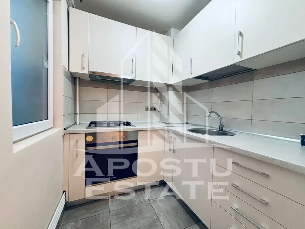 Apartament cu 3 camere, centrala proprie, zona Sagului