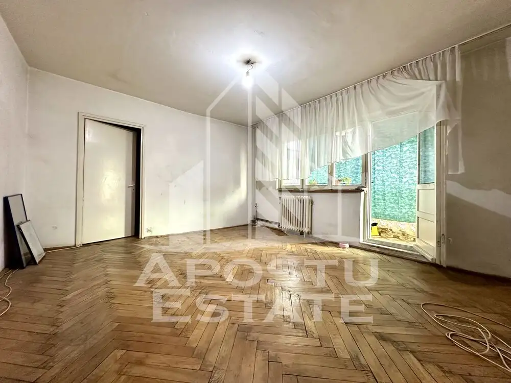 Apartament 3 camere, etaj 2, zona Sagului