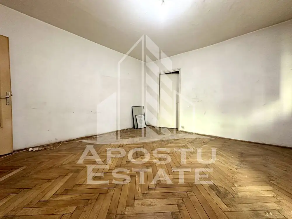 Apartament 3 camere, etaj 2, zona Sagului