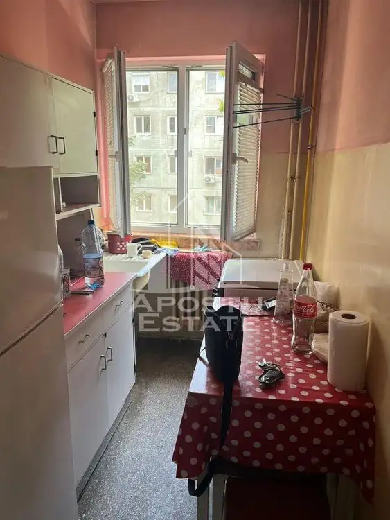 Apartament cu 2 camere, etajul 2 cu balcon, zona Sagului