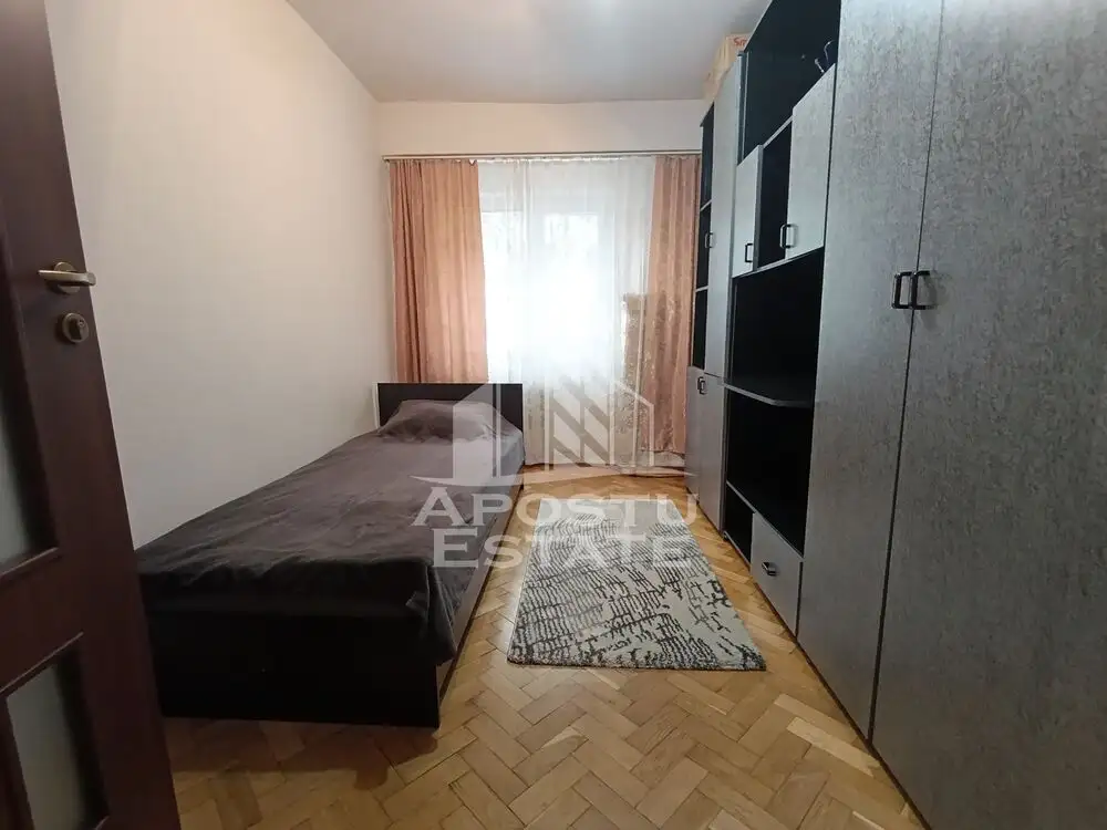 Apartament 4 camere, decomandat, centrala proprie, etaj 1, Dambovita