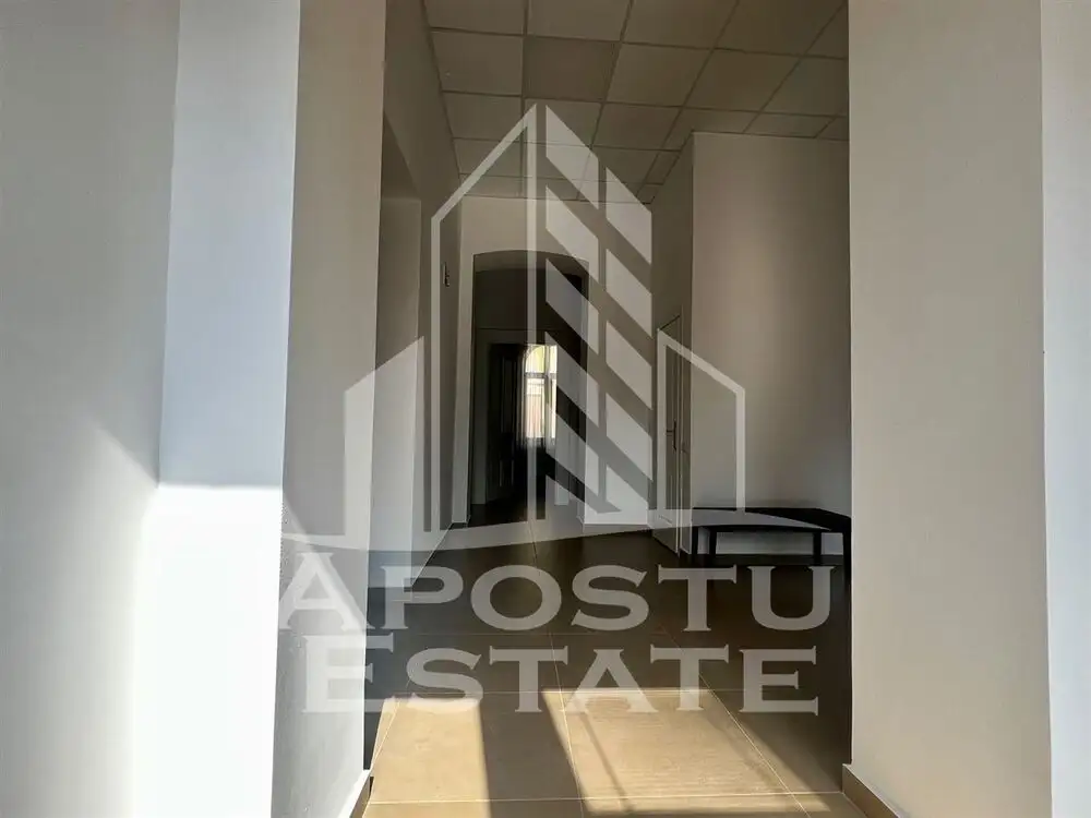 Apartament cu 4 camere 180mp loc de parcare zona centrala