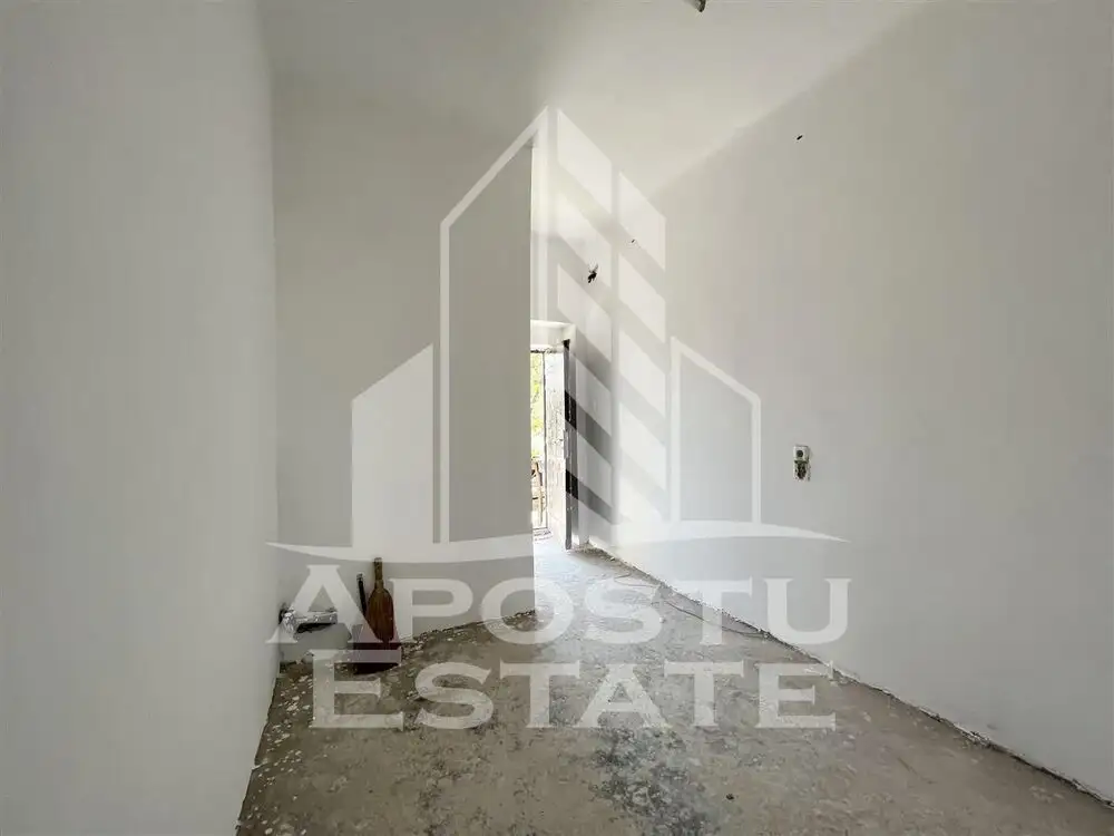 Apartament cu o camera si spatiu comercial zona Simion Barnutiu