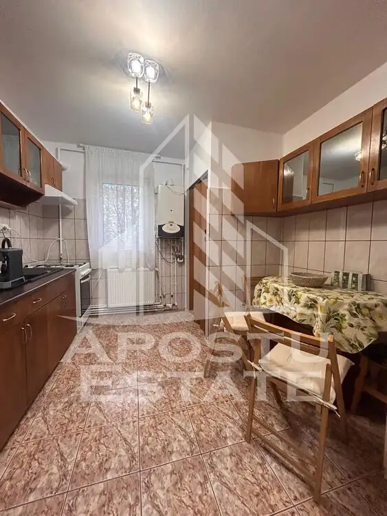 Apartament cu 3 camere in zona Sagului cu balcon si centrala proprie