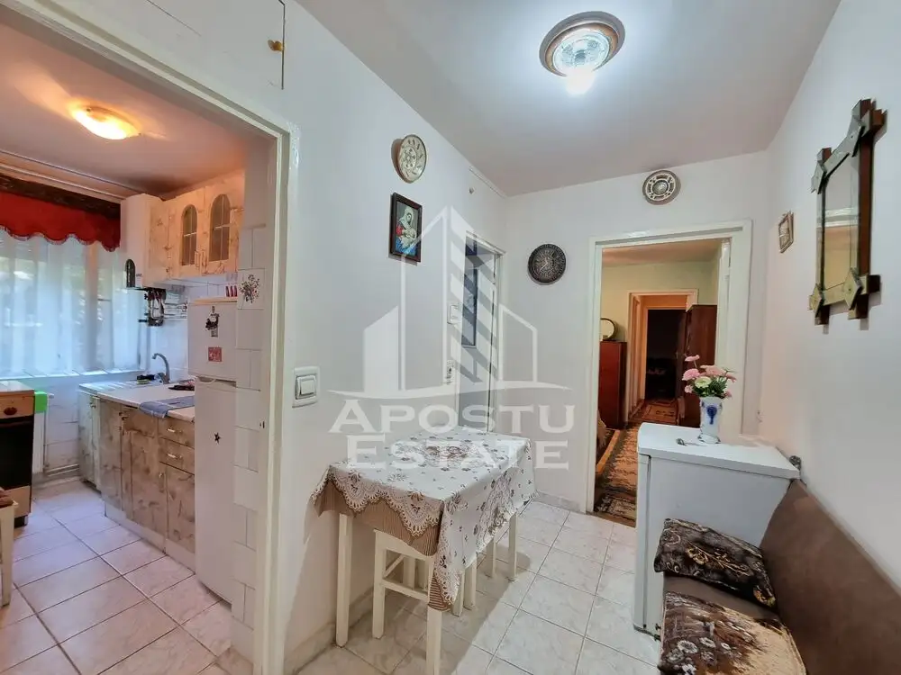 Apartament cu 3 camere, centrala proprie, zona Dacia