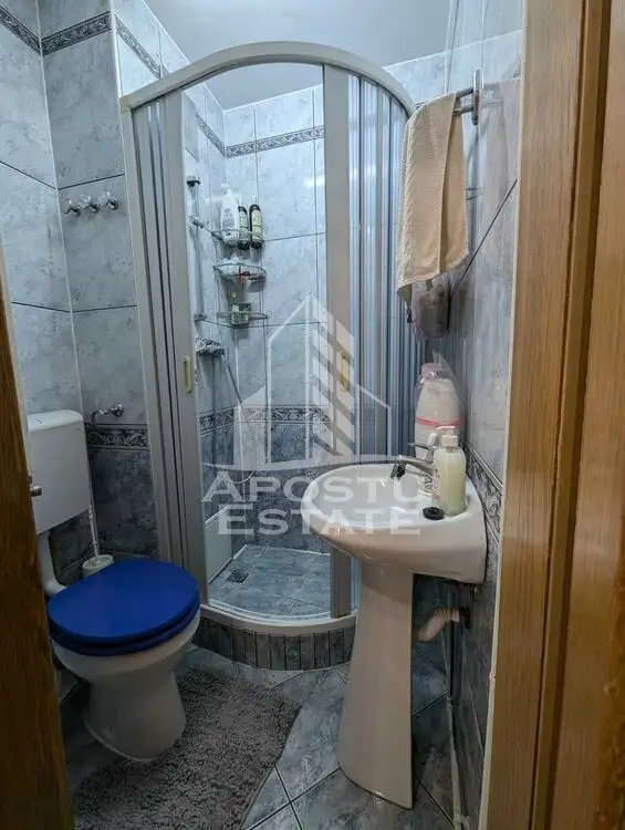 Apartament  cu 3 camere, decomandat, etajul 1, zona Sagului