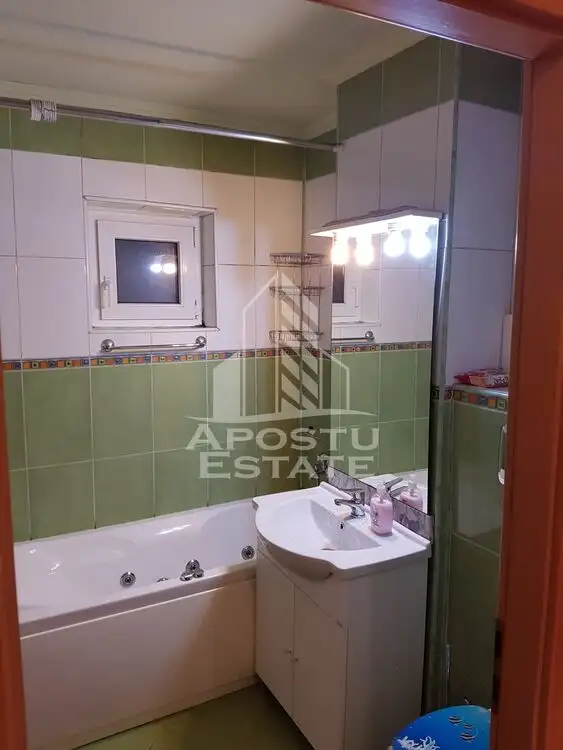 Apartament 3 camere, centrala propie, zona Lipovei