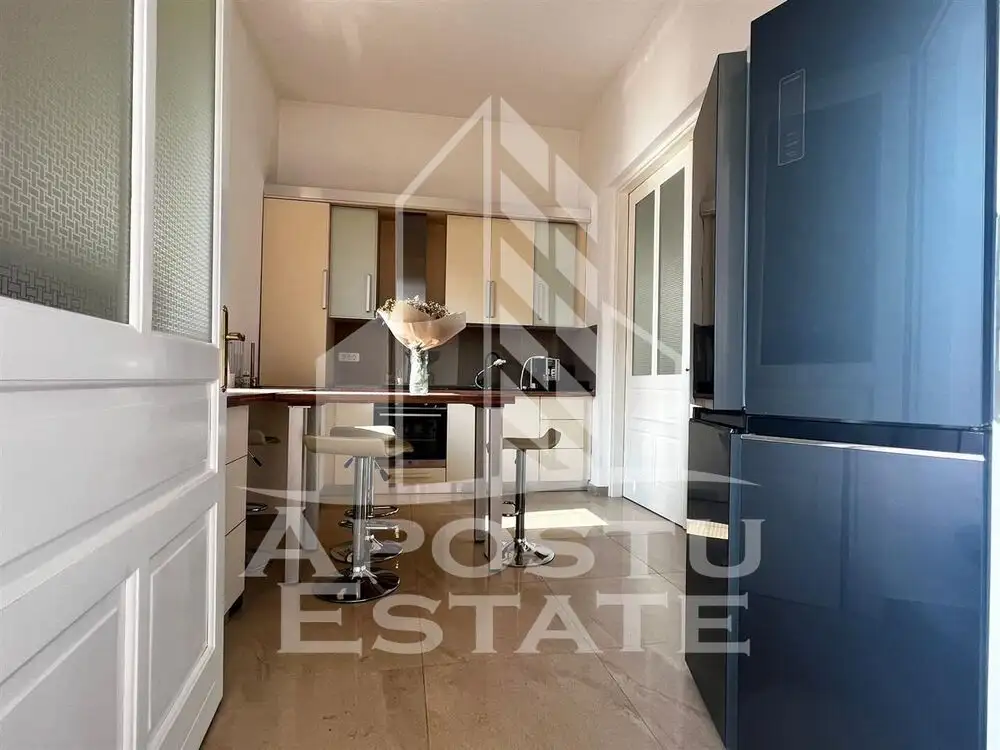 Apartament cu 4 camere 180mp loc de parcare zona centrala