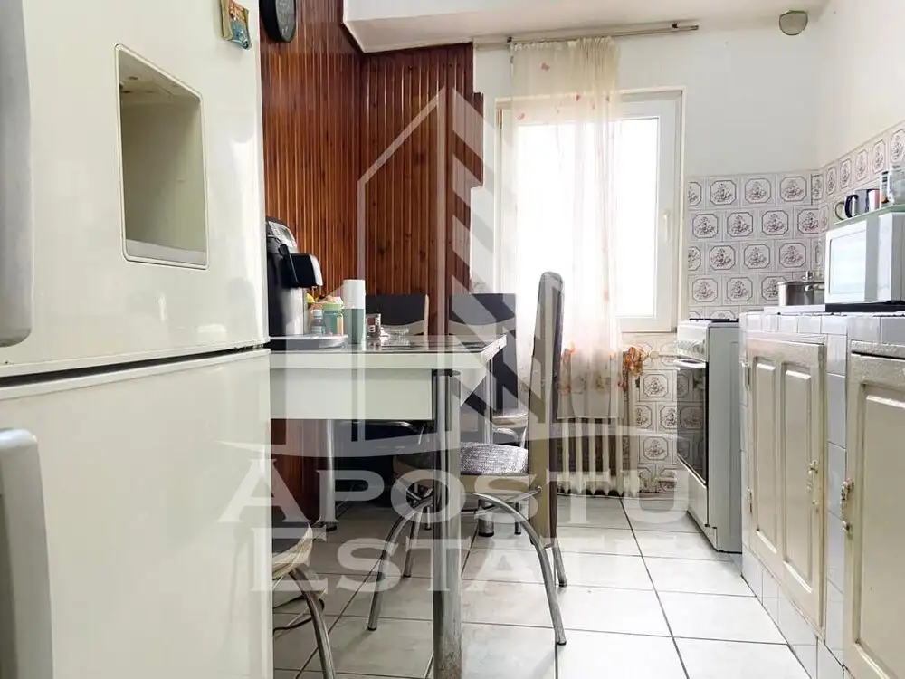 Apartament cu 2 camere decomandat zona Polivalenta