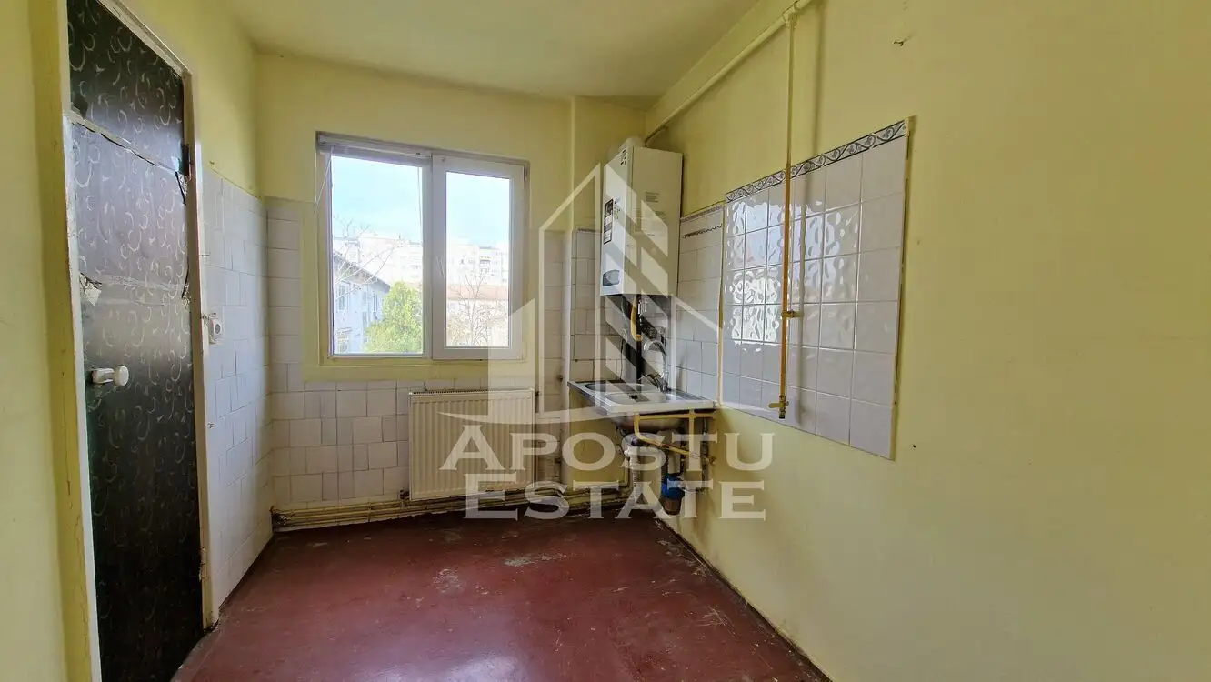 Apartament cu 3 camere, centrala proprie, zona Circumvalatiunii