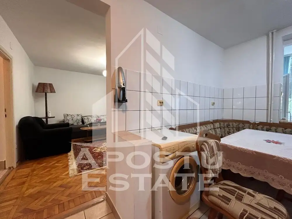 Apartament 2 camere, cu garaj si loc de parcare in Piata Balcesc