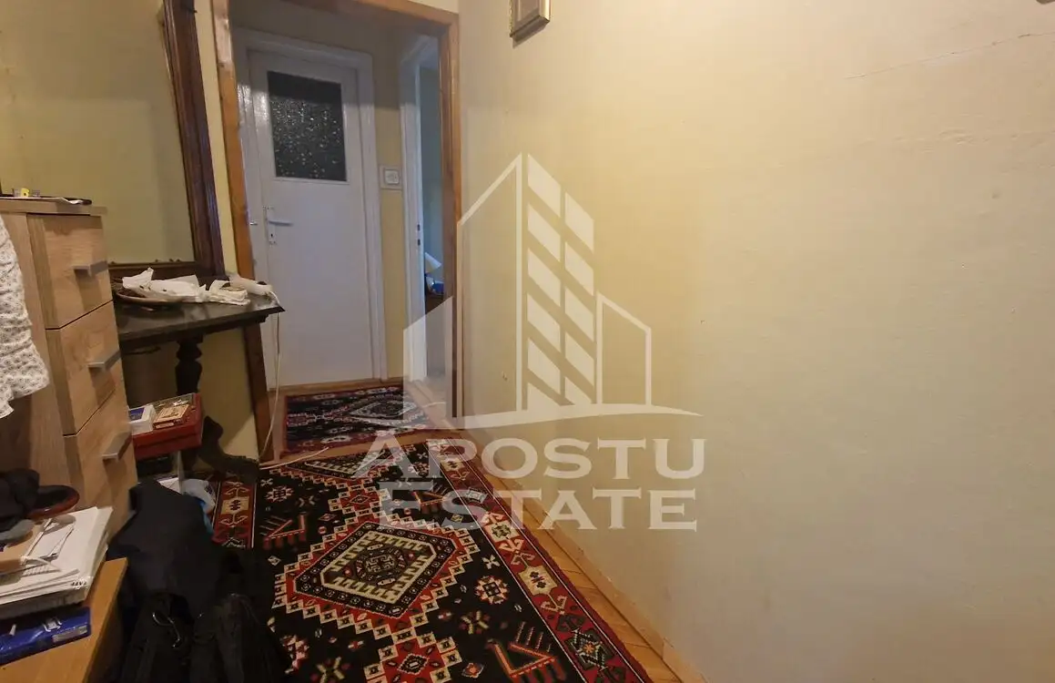 Apartament 3 camere, decomandat, etaj intermediar, zona Gheorghe Lazar