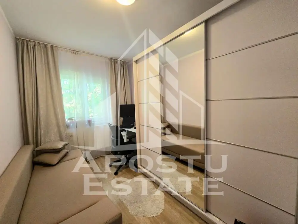 Apartament 3 camere, centrala proprie, decomandat, zona Torontalului