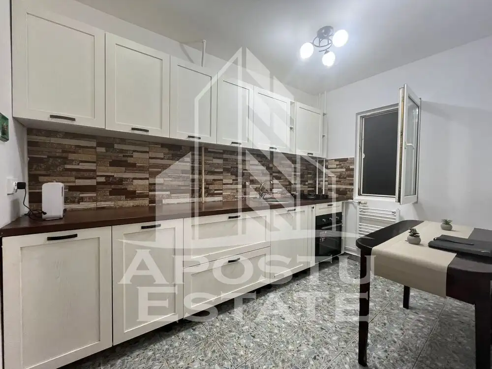 Apartament cu 3 camere, decomandat, situat in zona Sagului