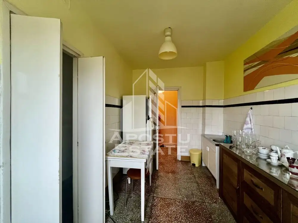 Apartament 3 camere, etaj 3 cu lift, Complexul Studentesc