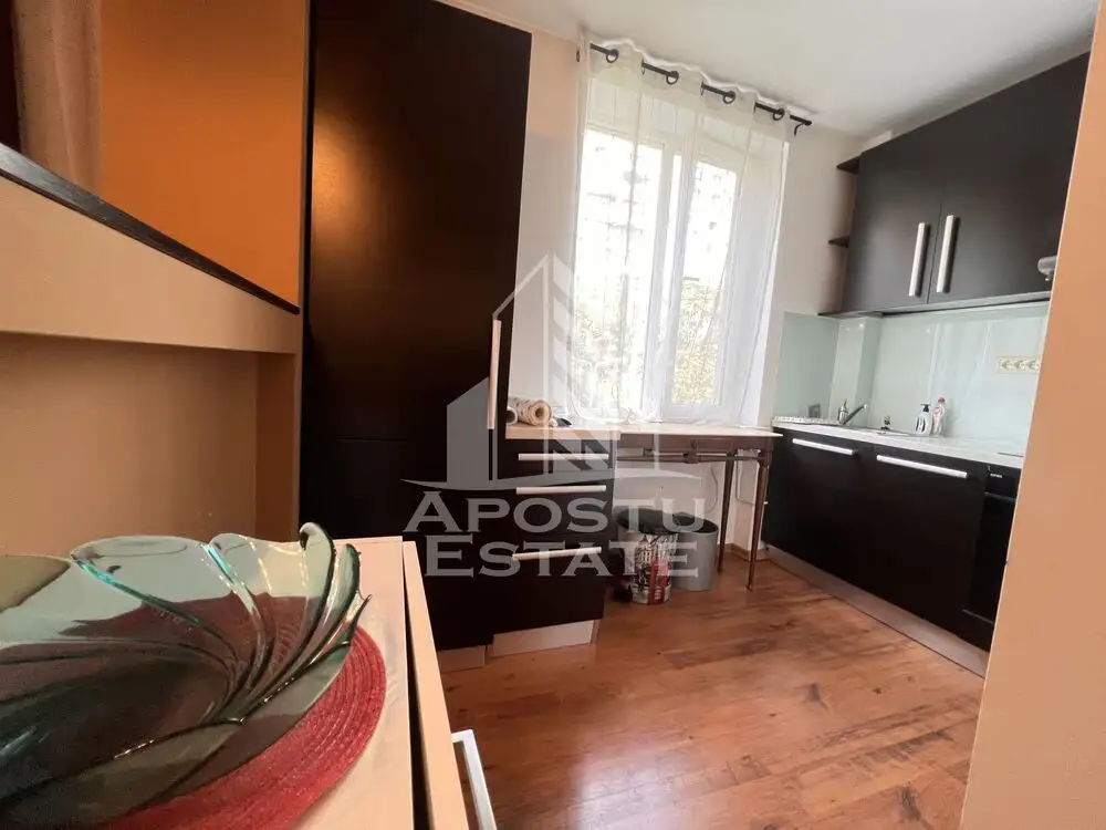 Apartament cu 2 camere, etajul 1, zona Facultatii de Medicina