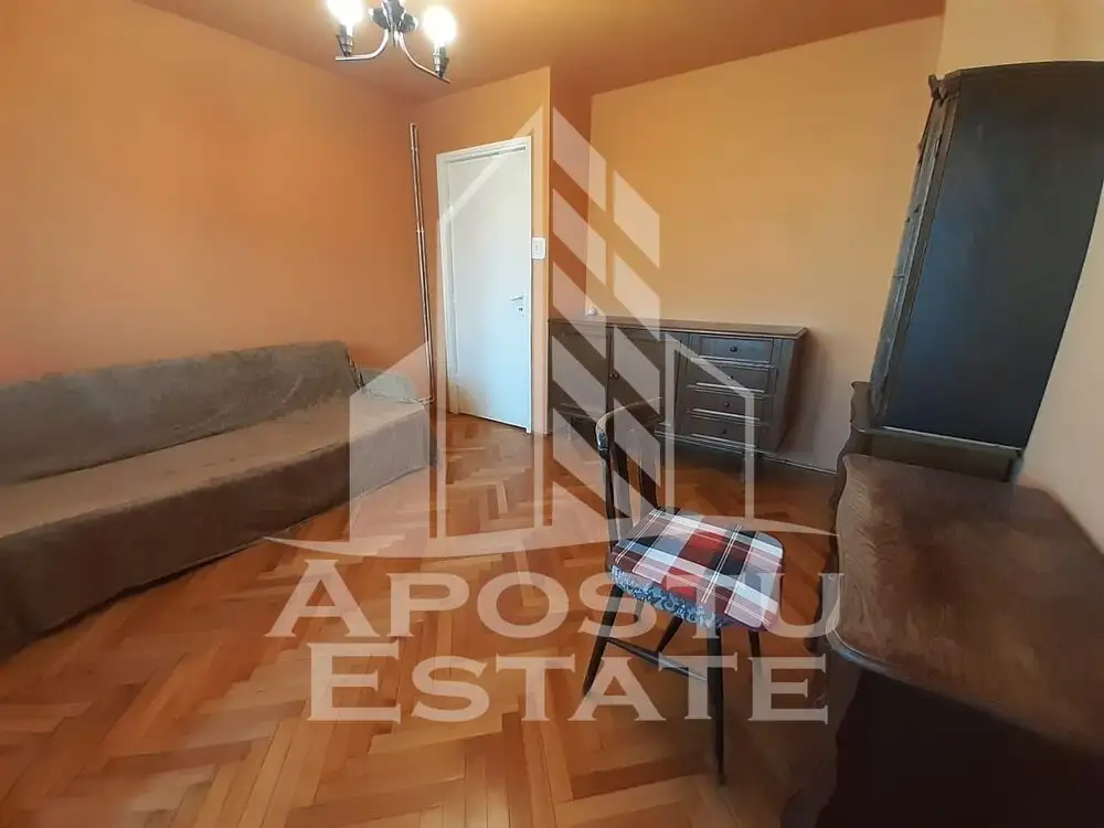 Apartament 2 camere, decomandat, centrala proprie, Distanta 10 min UVT