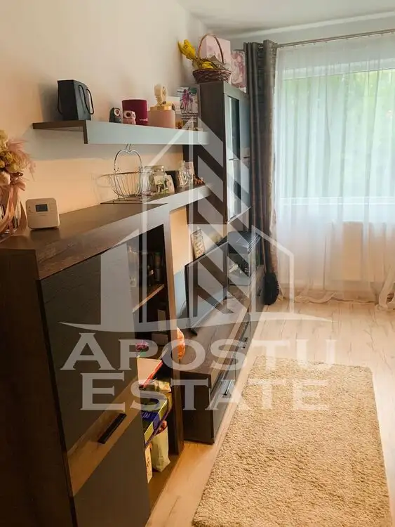 Apartament cu 3 camere, etajul 1, centrala proprie, zona Dacia