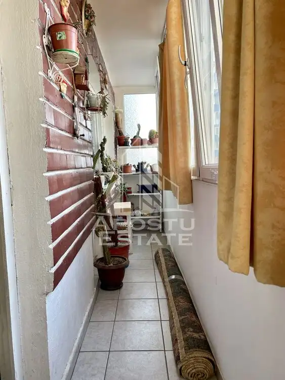 Apartament cu 4 camere, etajul 2, boxa inscrisa in CF, zona Dacia