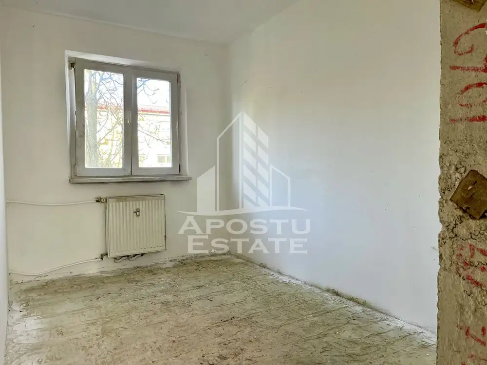 Apartament cu trei camere etaj intermediar Pta Doina Calea Sagului