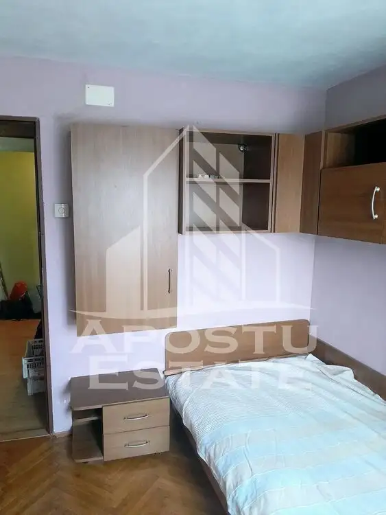 Apartament 3 camere ,etaj2, centrala proprie, zona Aradului