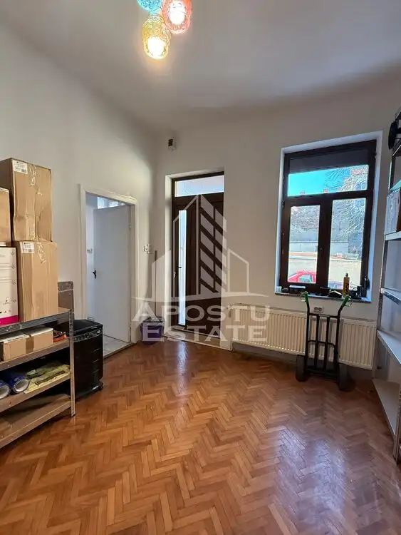 Apartament 3 camere, parter înalt, garaj propriu și parcare securizată